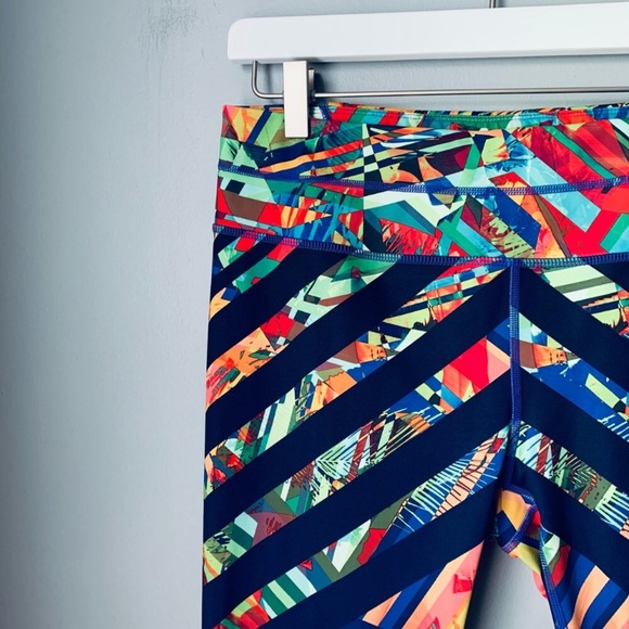 ATHLETA Blue Orange Sonar Kaleidoscope Colorful Chevron Cropped Leggings Sz L - Picture 3 of 11